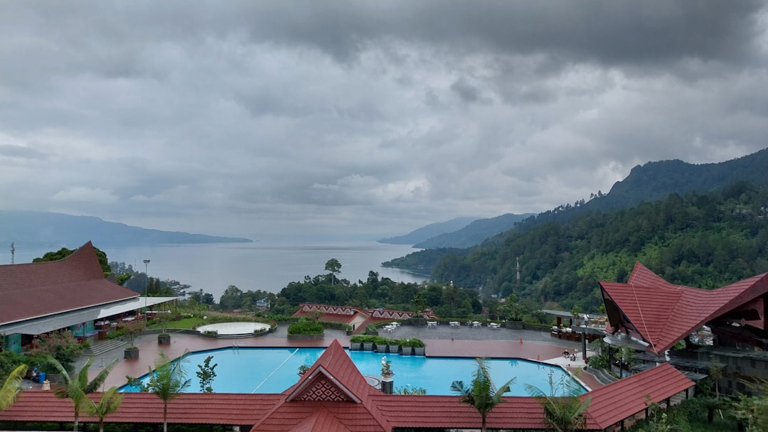 Parapat : Le Trésor Caché du Lac Toba - Simalungun Regency | Secret World Trip Planner