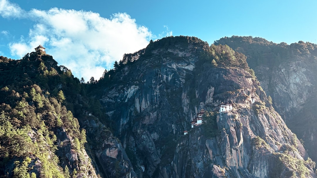Sentieri Incantevoli verso il Monastero Taktsang - Taktsang trail | Secret World Trip Planner