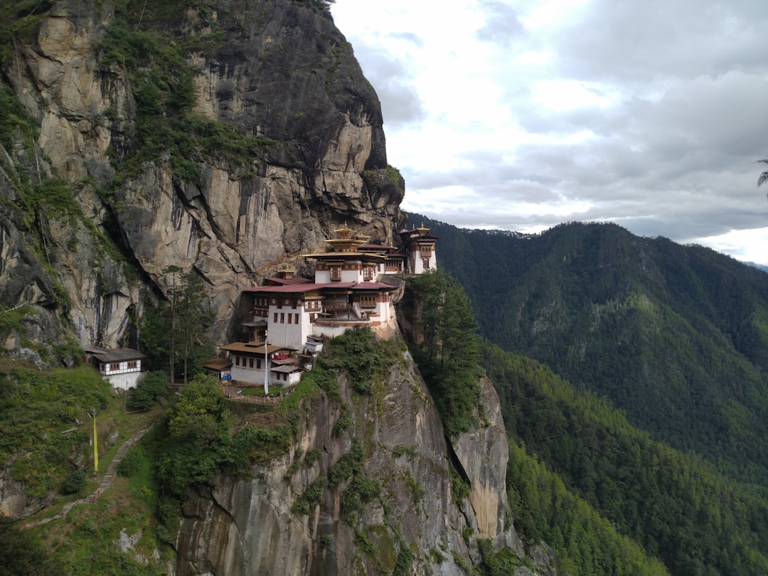 Caminhos Encantadores para o Monastério Taktsang - Taktsang trail | Secret World Trip Planner