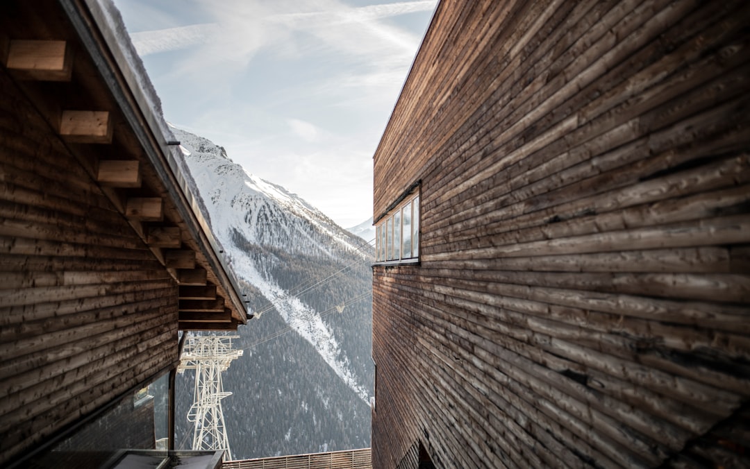 Entdecke die Wunder der 7132 Therme in Vals - Poststrasse 560 | Secret World Trip Planner
