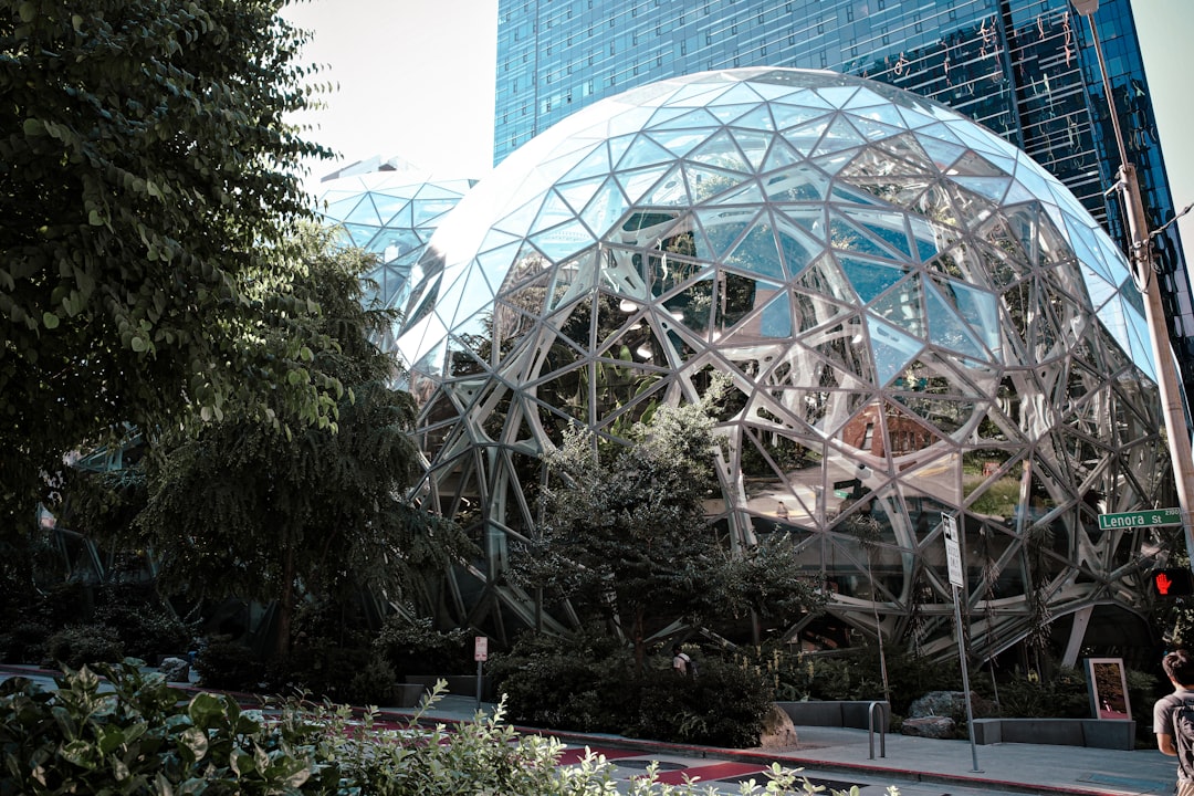 球体：西雅图的艺术与自然绿洲 - Seattle | Secret World Trip Planner