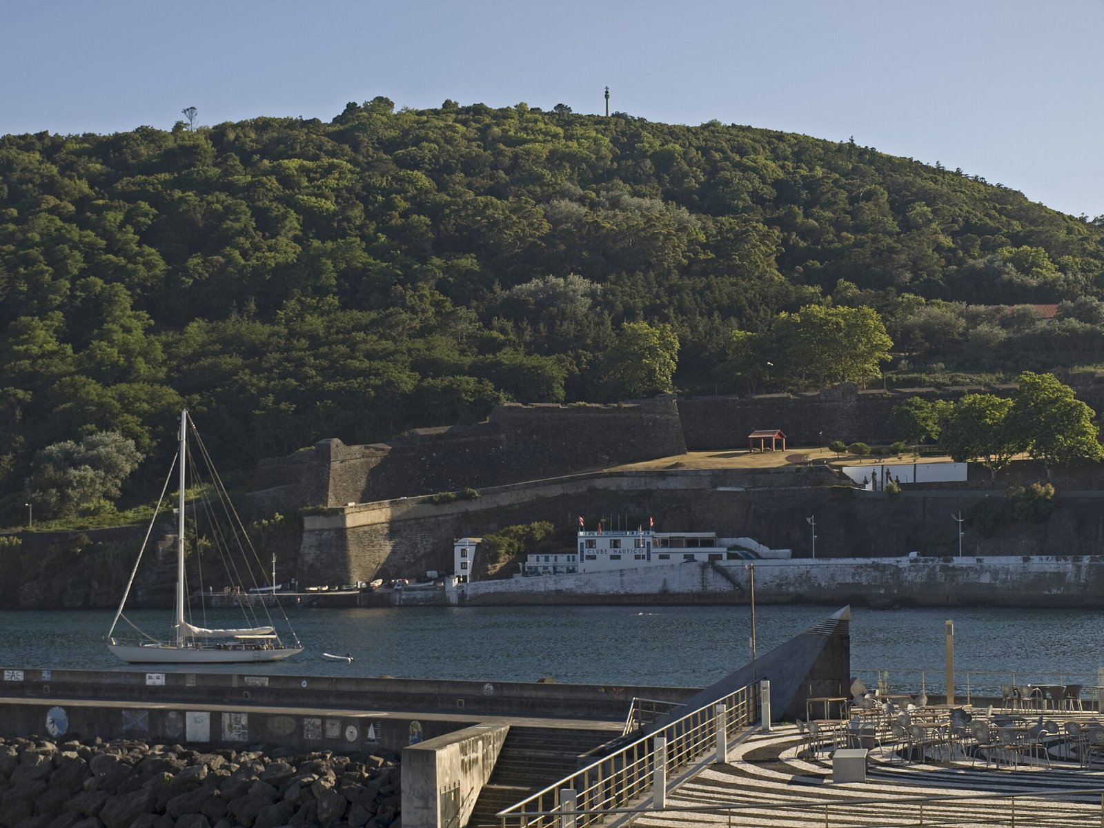 Descubre la Fortaleza de São João Baptista: un tesoro histórico en Portugal - Angra do Heroísmo | Secret World Trip Planner
