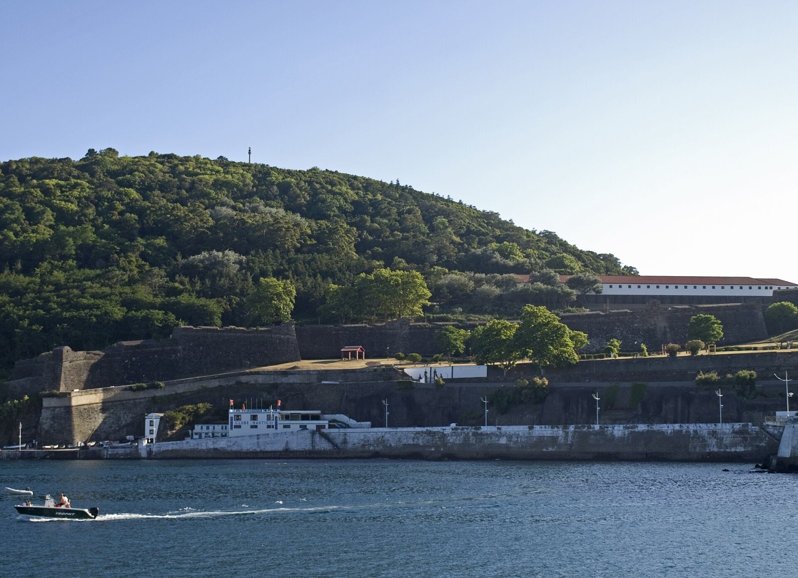 Descubra a Fortaleza de São João Baptista: um tesouro histórico em Portugal - Angra do Heroísmo | Secret World Trip Planner