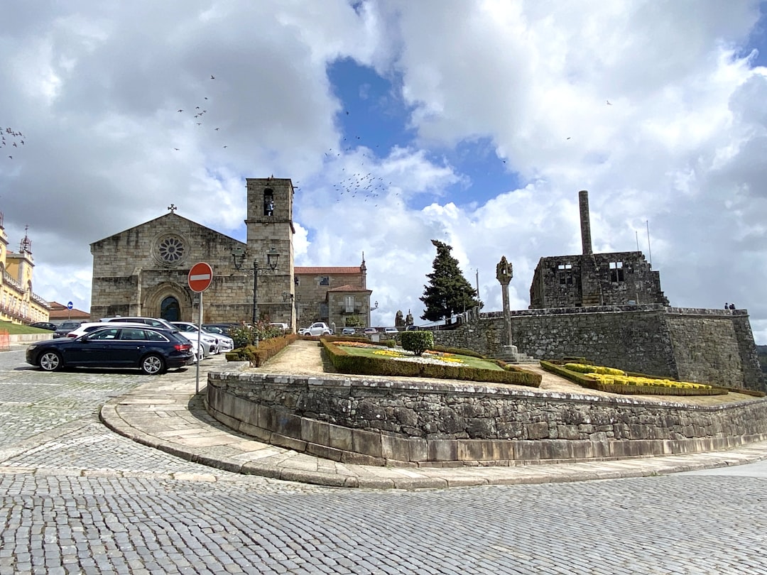 Descubre Castro de São Miguel-o-Anjo: la fortaleza histórica en Portugal - Vilarinho das Cambas | Secret World Trip Planner