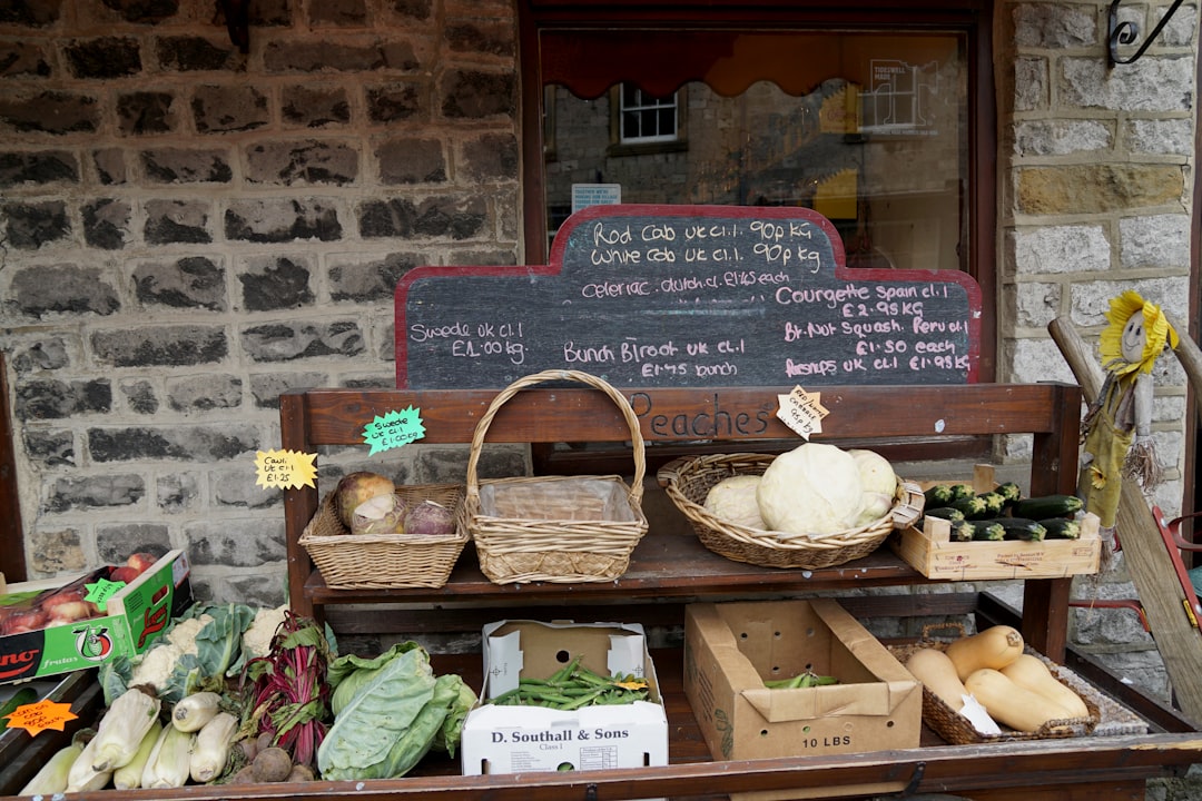 Scopri i Sapori del Marché des Halles a La Roche-sur-Yon - Pl. du Marché | Secret World Trip Planner
