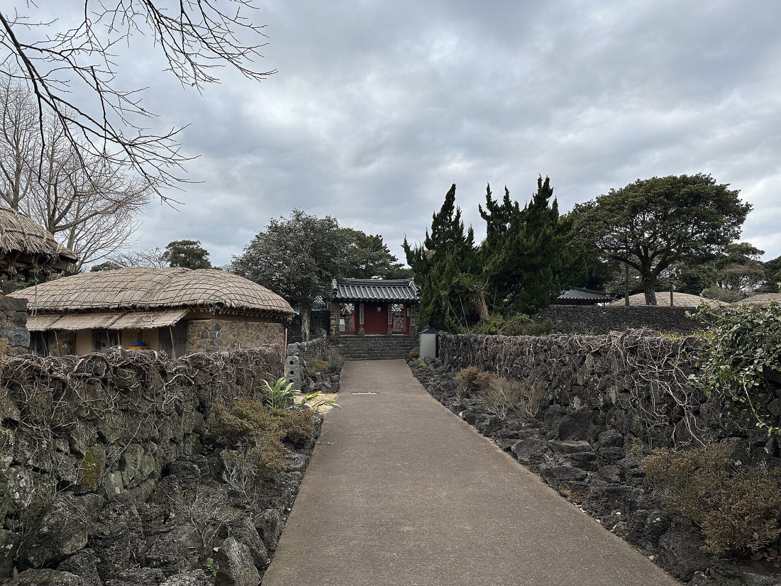 Seongeup Folk Village: Eine Reise in die koreanische Tradition - Seogwipo | Secret World Trip Planner