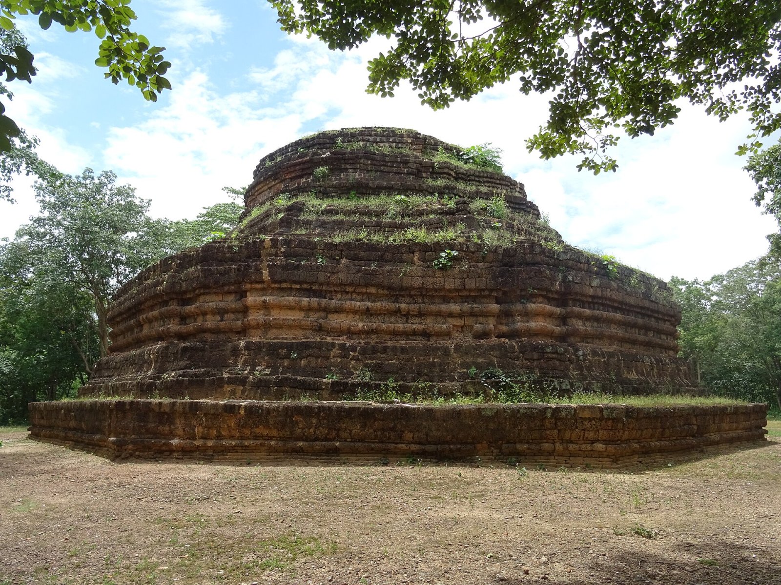 Exploring Wat Khao Phra Bat Noi: A Historical Treasure in Thailand — Mueang Sukhothai District
