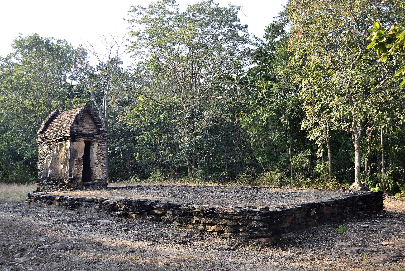 Exploring Wat Khao Phra Bat Noi: A Historical Treasure in Thailand - Mueang Sukhothai District | Secret World Trip Planner