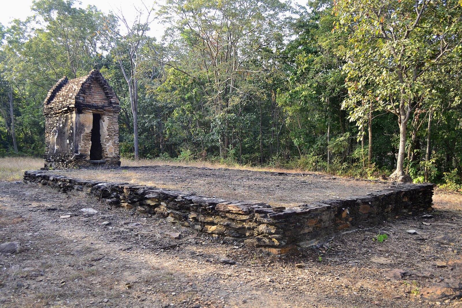Exploring Wat Khao Phra Bat Noi: A Historical Treasure in Thailand - Mueang Sukhothai District | Secret World Trip Planner