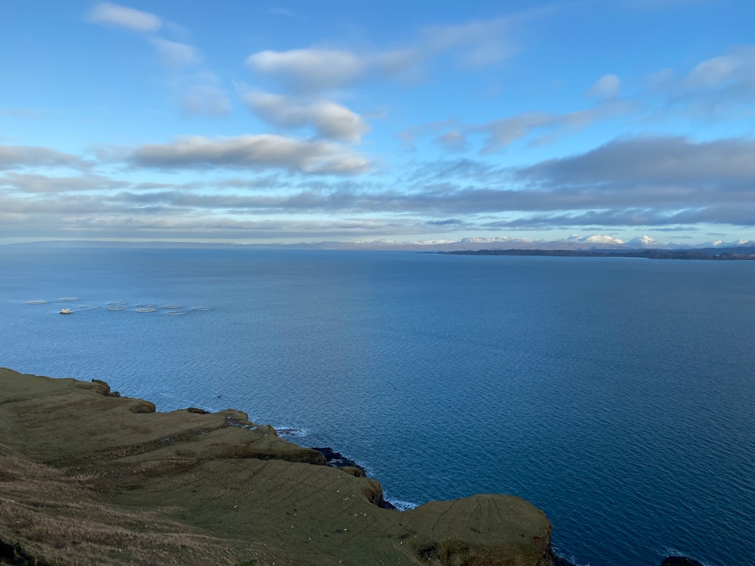 Vistas impresionantes en Portree: colores y naturaleza - Portree IV51 | Secret World Trip Planner
