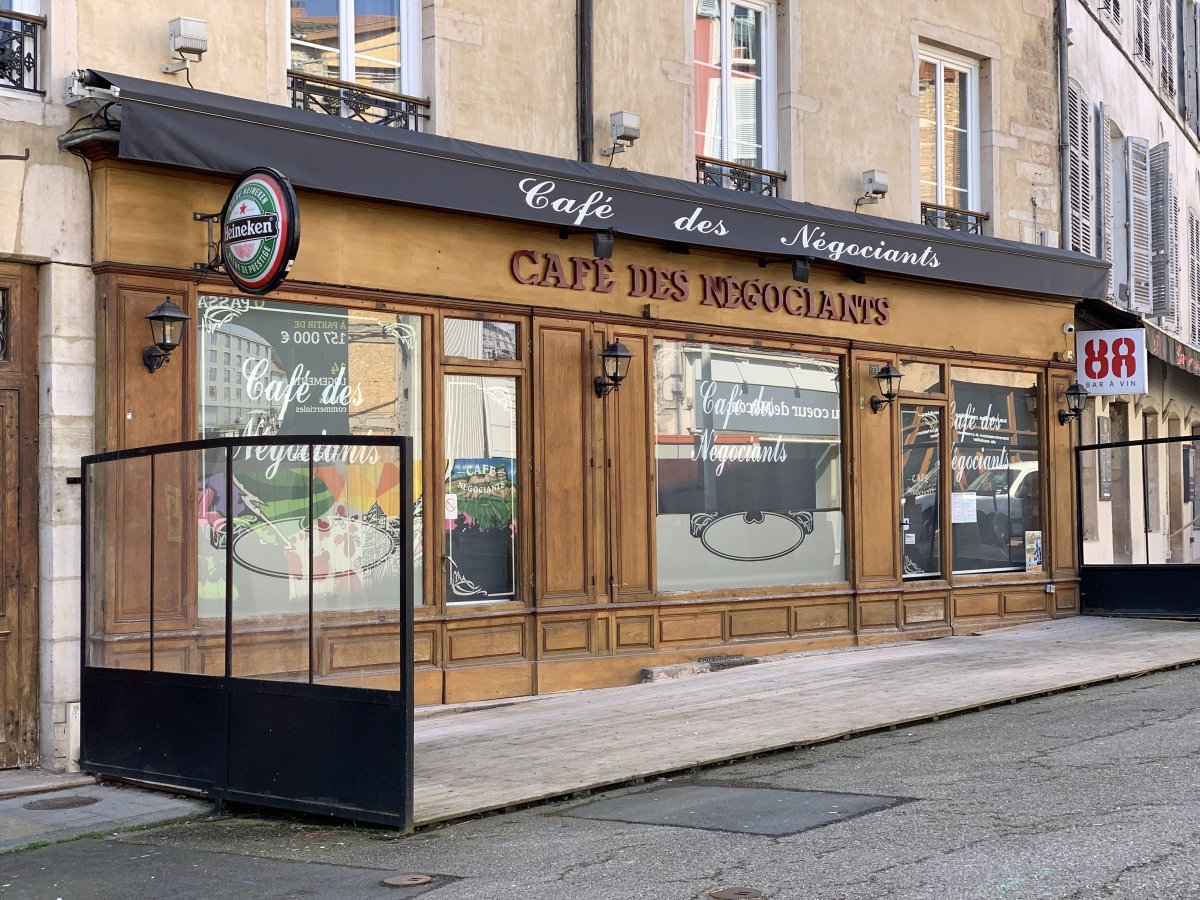 Café des Négociants: Um segredo em Carouge - Rue de la Filature 29 | Secret World Trip Planner
