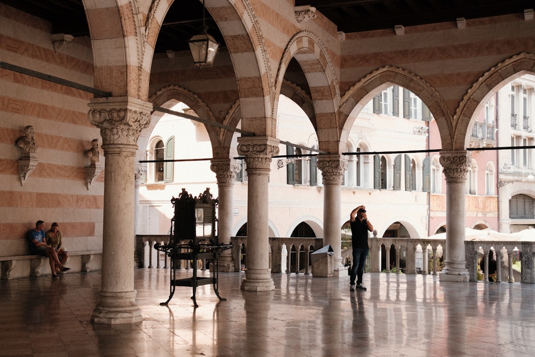 自由广场：特里斯特的建筑瑰宝 - Piazza della Libertà | Secret World Trip Planner
