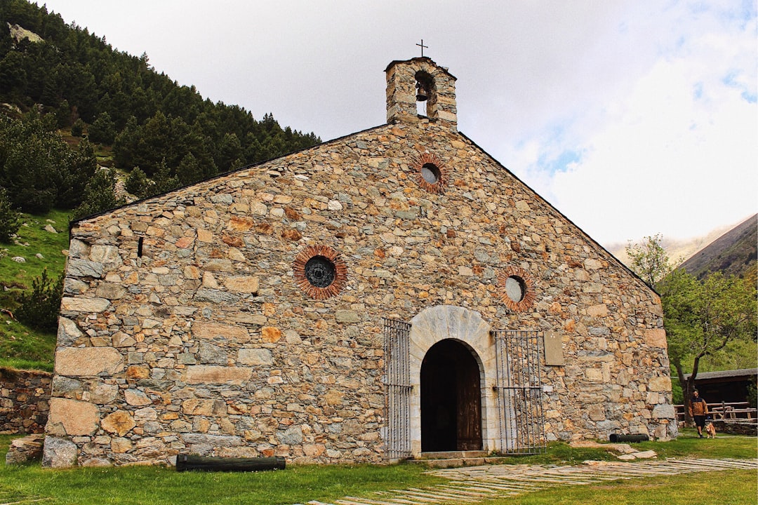 La Iglesia de San Juan Teólogo: Una Joya Oculta en Ohrid - Kocho Racin | Secret World Trip Planner