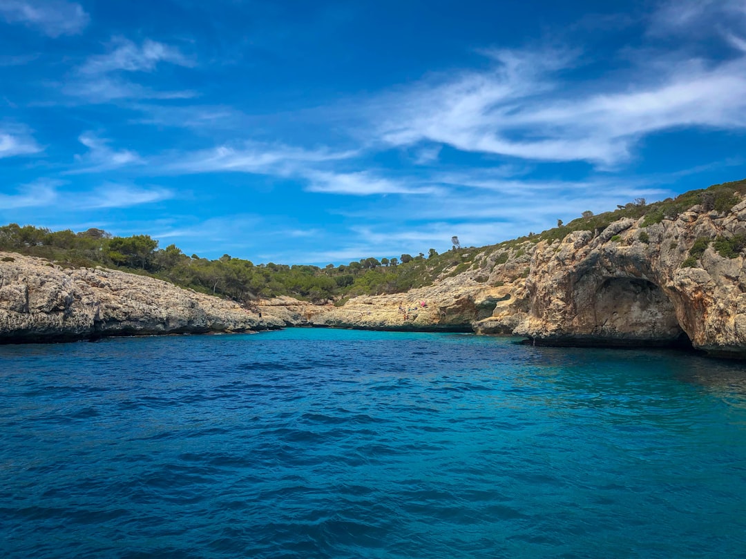 Le incantevoli Cuevas del Drach: un viaggio sotterraneo - 07680 Porto Cristo | Secret World Trip Planner