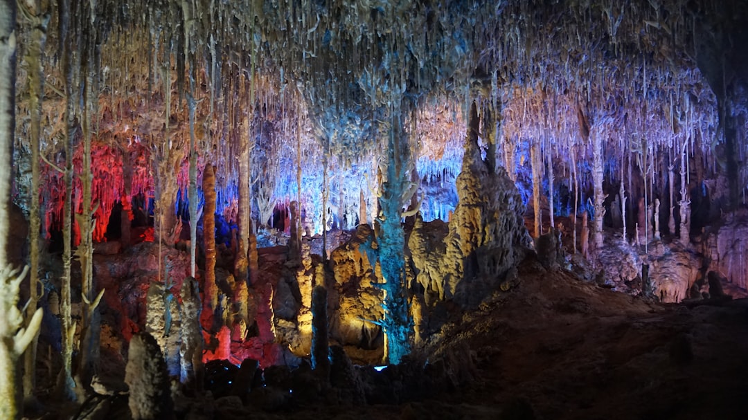 Le incantevoli Cuevas del Drach: un viaggio sotterraneo - 07680 Porto Cristo | Secret World Trip Planner