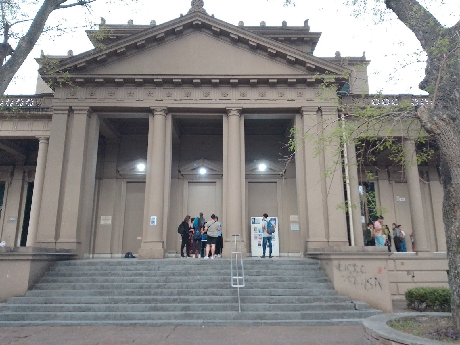 Scopri il Museo de Física a La Plata: un viaggio nella scienza - La Plata | Secret World Trip Planner