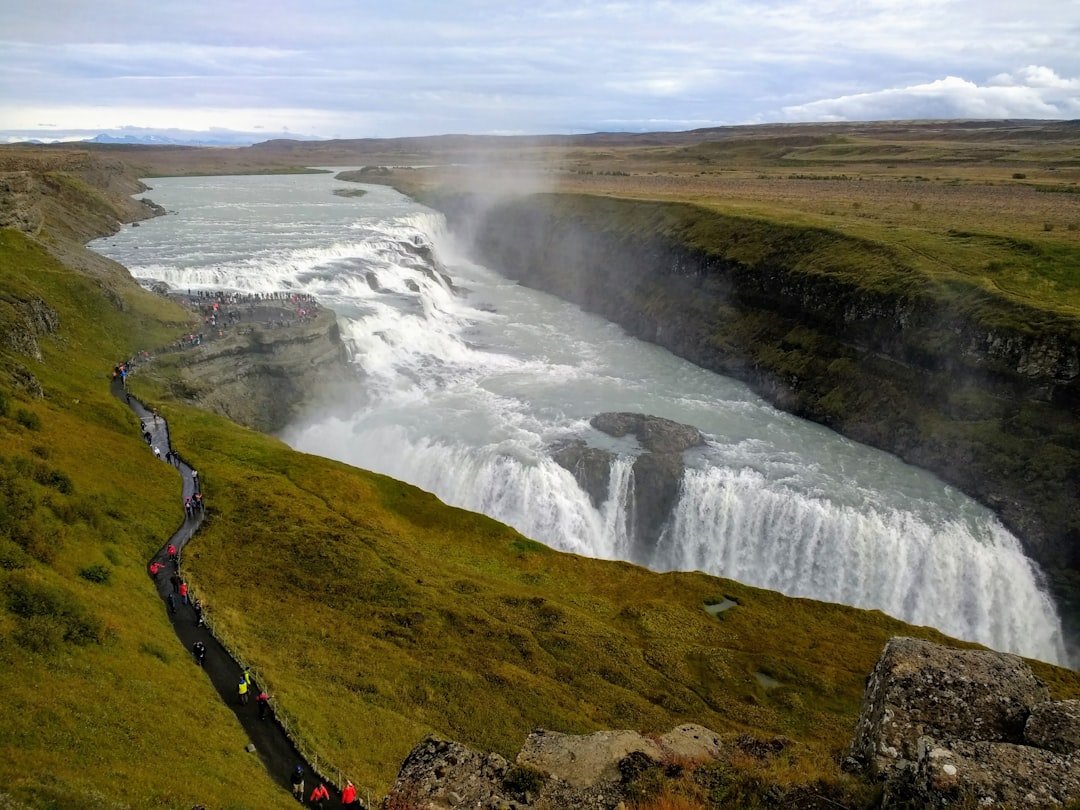Couchers de soleil époustouflants à Gullfoss, Islande - Gullfoss Parking | Secret World Trip Planner