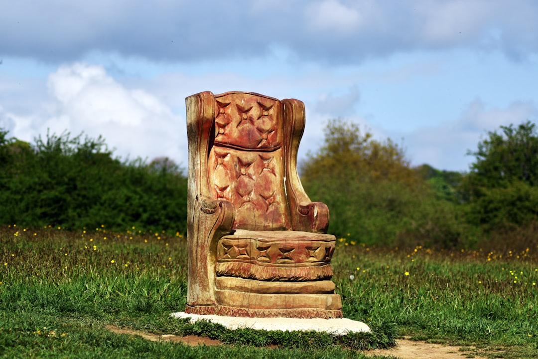 A Cadeira do Gigante: Arte e Natureza em Dufftown - Dufftown | Secret World Trip Planner