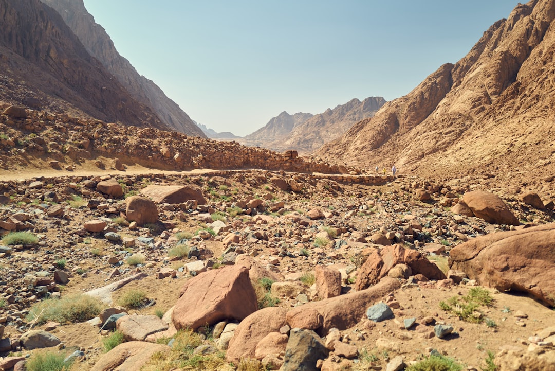 Descubra Jebel Wadi Lehama: uma joia natural no Egito | Secret World Trip Planner