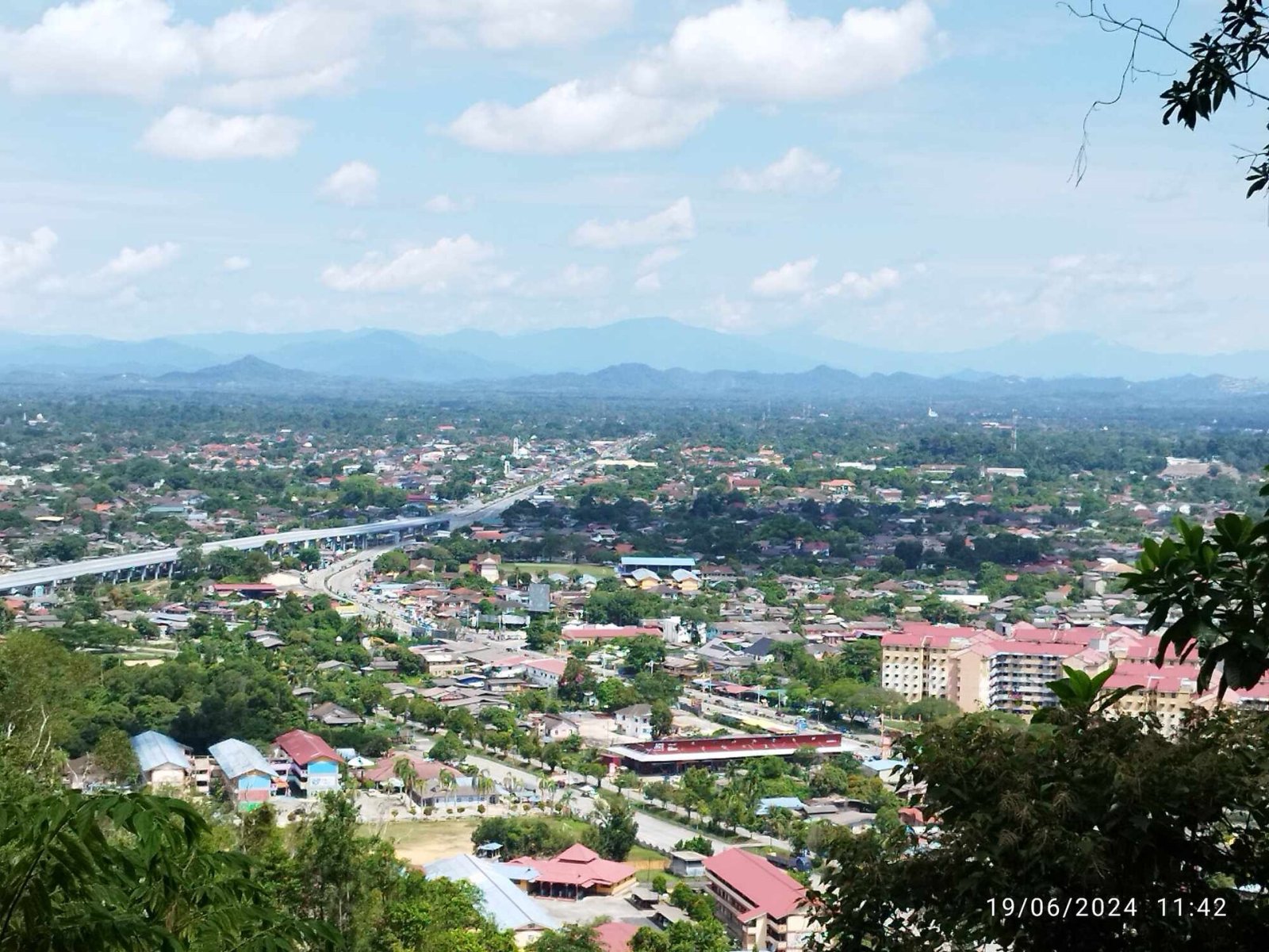 Discover Bukit Besar: A Nature Haven in Malaysia — Lubok Antu