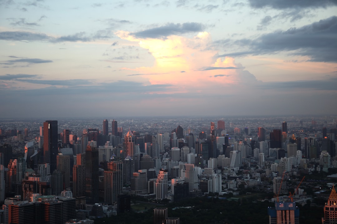 Sukhumvit Nachtmärkte: Eine Reise durch Bangkoks Aromen - Sukhumvit Rd | Secret World Trip Planner