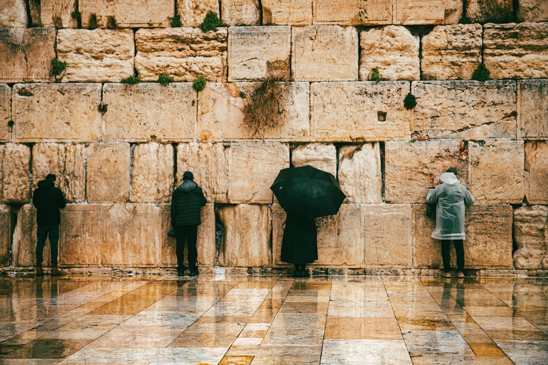 Die Westmauer: Heiligkeit und Geschichte in Jerusalem - The Western Wall | Secret World Trip Planner