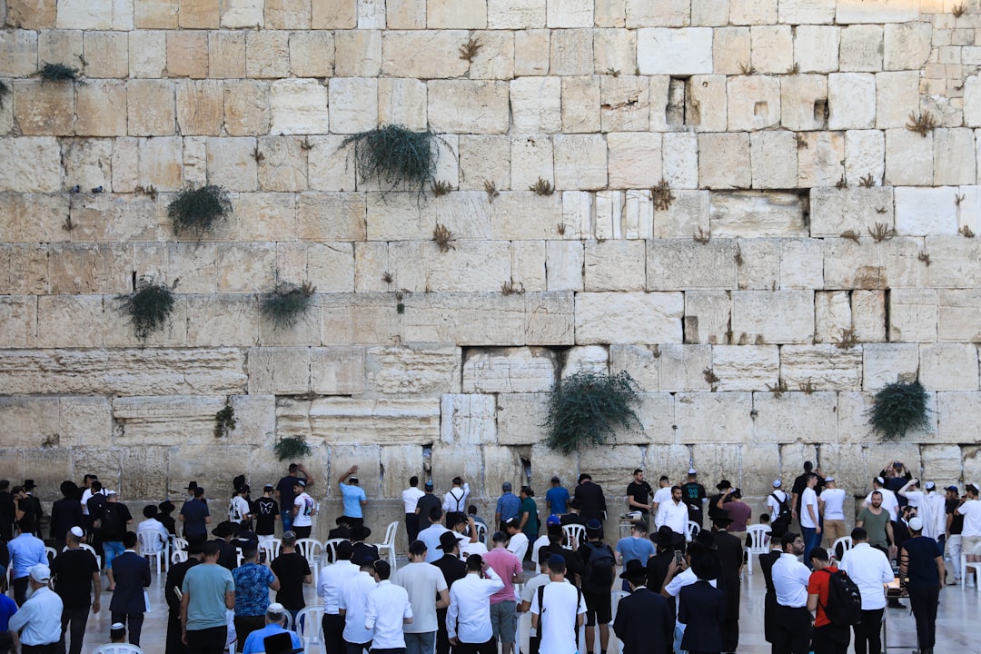 西壁：エルサレムの聖性と歴史 - The Western Wall | Secret World Trip Planner