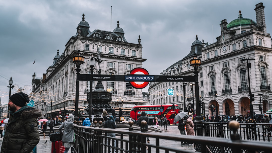 Secret World vs TripIt: Quale App Organizza Meglio i Tuoi Itinerari a Londra? - Londra | Secret World Trip Planner