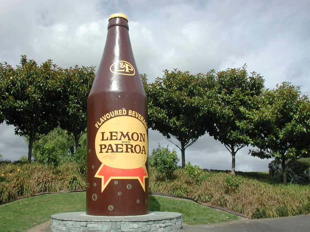 Entdecken Sie die Big Lemon & Paeroa Bottle in Neuseeland - Paeroa | Secret World Trip Planner