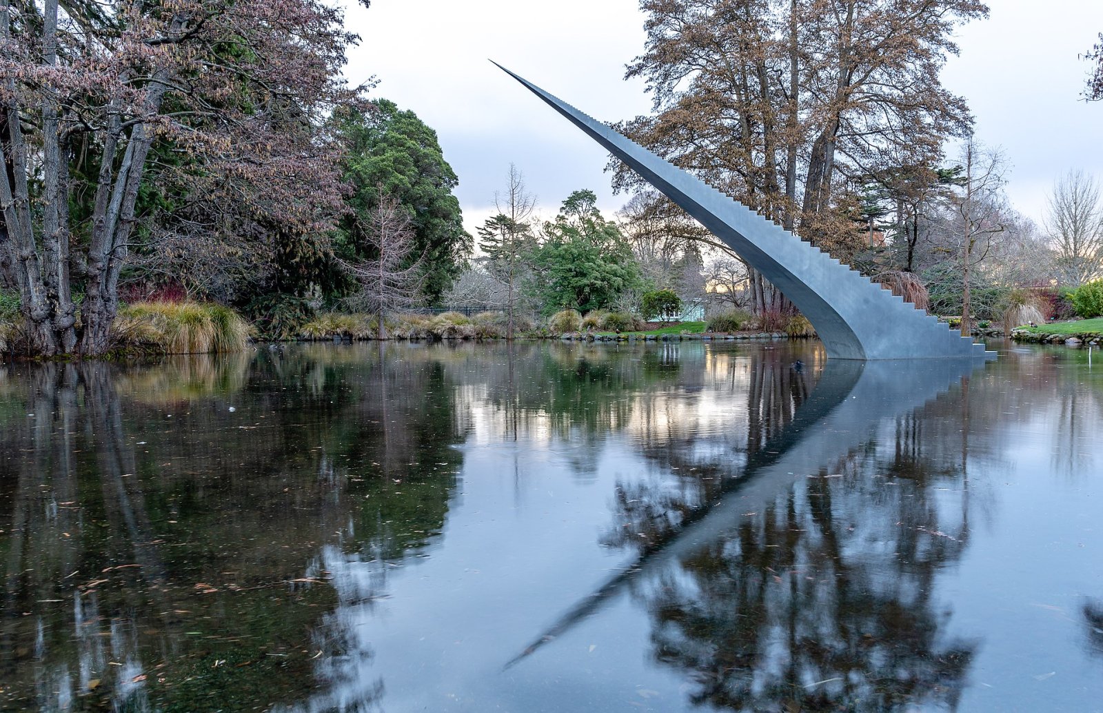 Diminish and Ascend: Un'Illusione Ottica nei Giardini Botanici di Christchurch — Christchurch