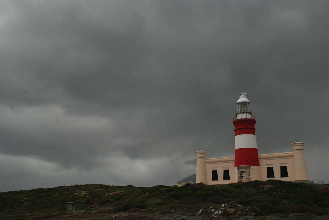 Cape Agulhas: Il Faro del Punto Estremo dell'Africa - L'Agulhas | Secret World Trip Planner