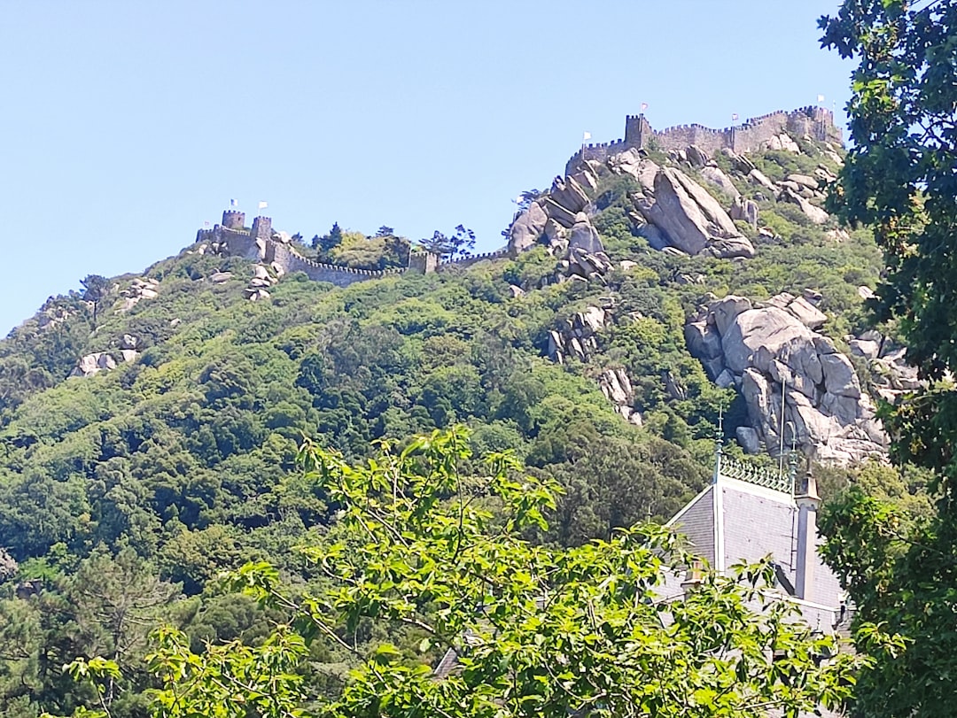 Esplorando il Castelo dos Mouros: un tesoro nascosto a Sintra - 2710-405 Sintra | Secret World Trip Planner