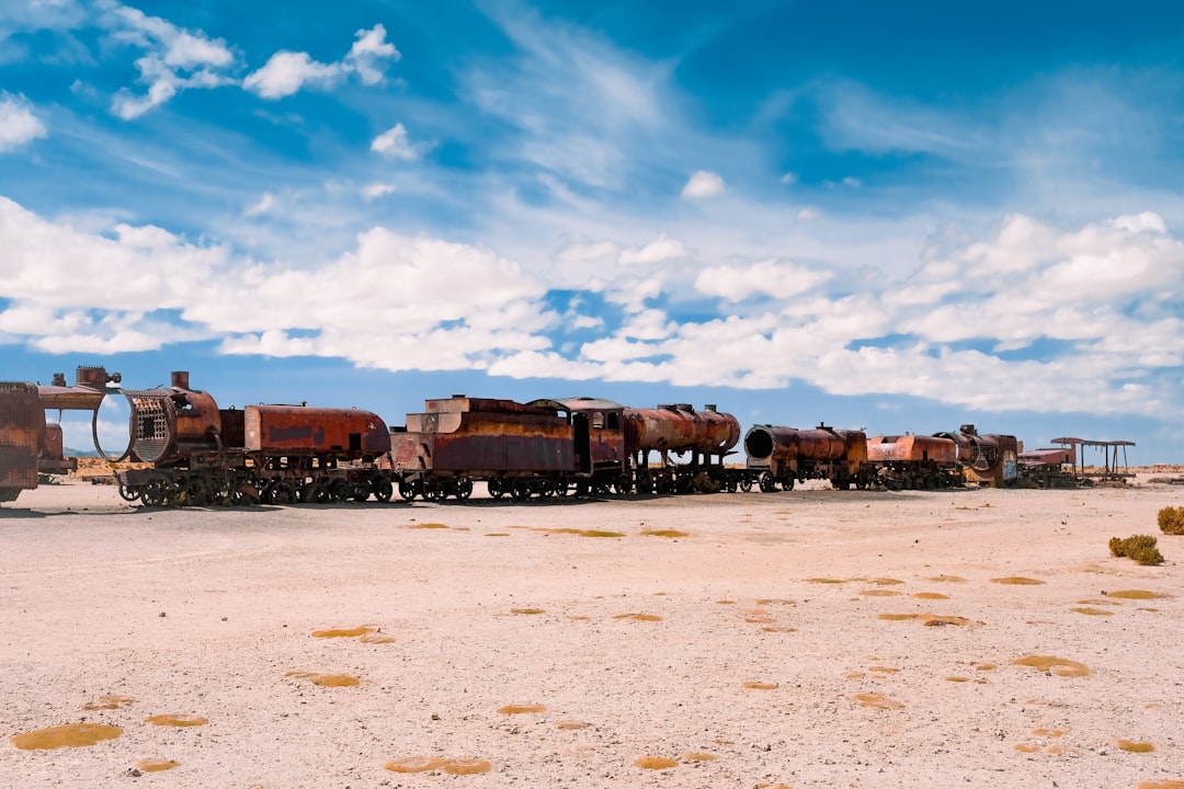 Il Cimitero dei Treni di Uyuni: ferro e silenzio - G596+9R2 | Secret World Trip Planner