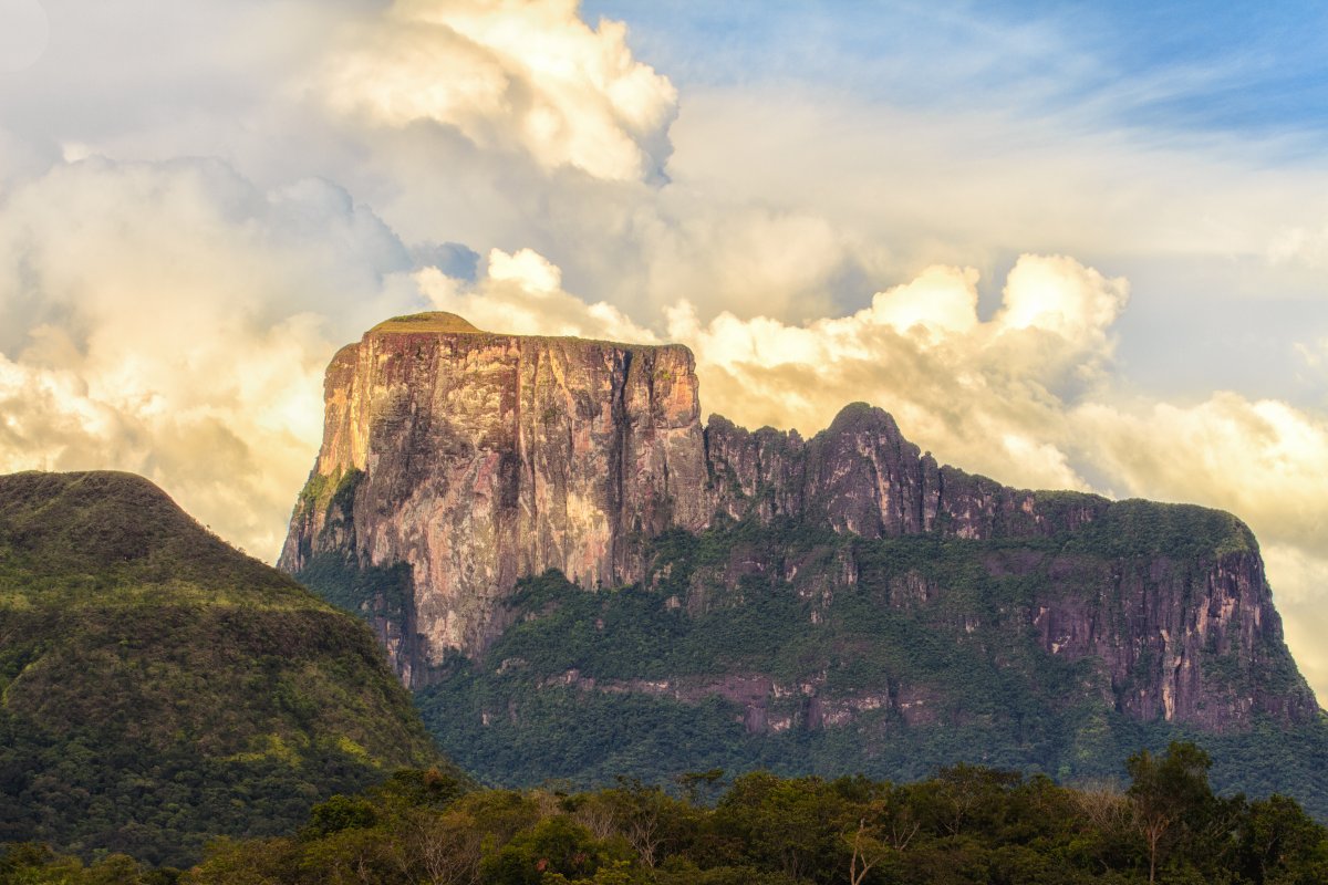 Cerro Autana : le tepui sacré de l'Amazonie vénézuélienne - 7101 | Secret World Trip Planner