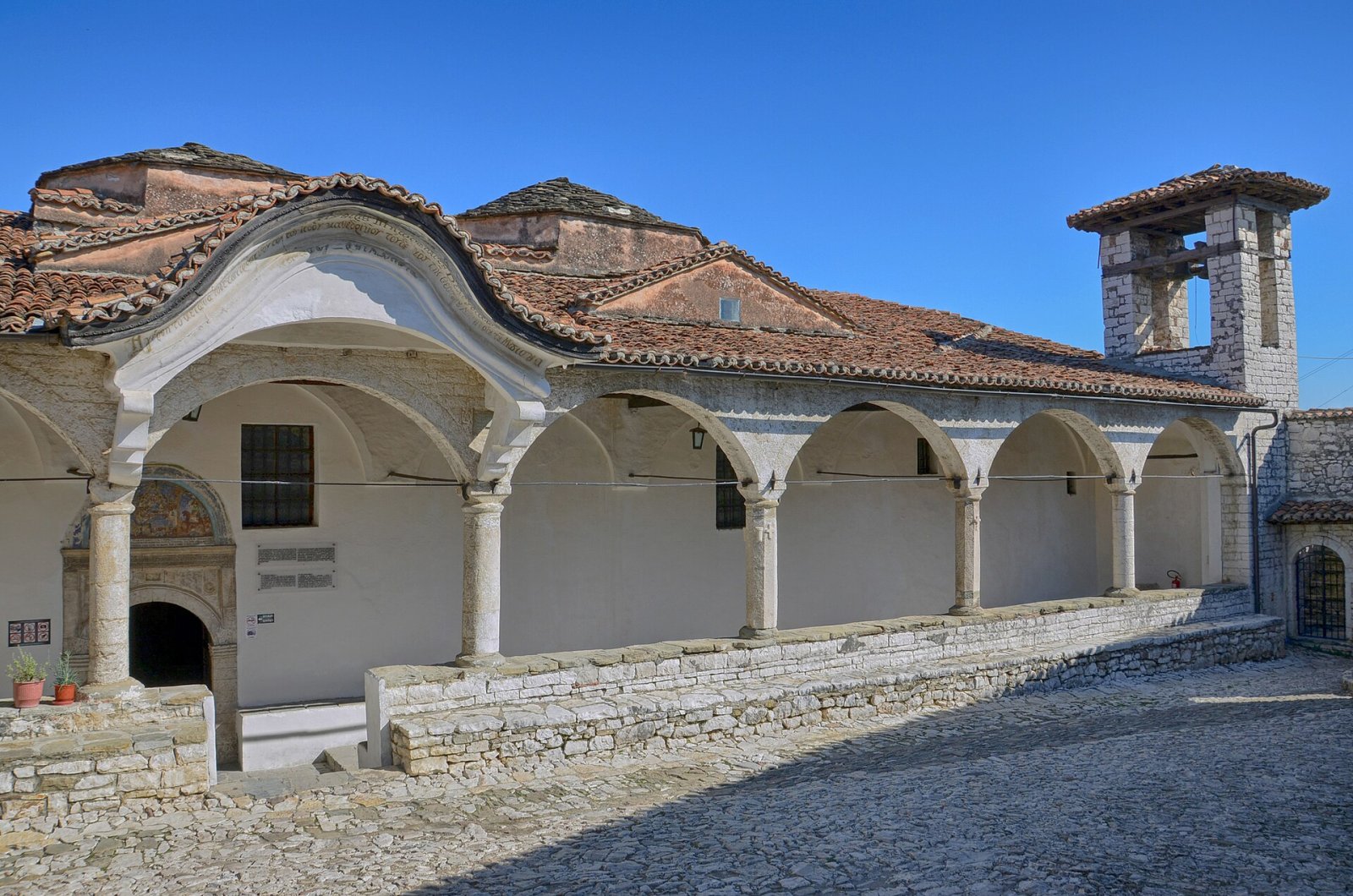 Откройте для себя музей Онуфри: сокровище византийского искусства в Берате - Berat | Secret World Trip Planner