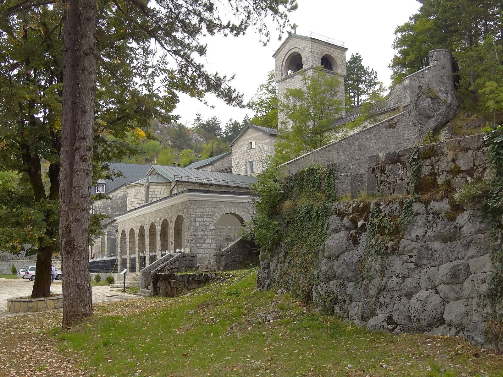 Monastère de Cetinje : un joyau culturel du Monténégro - Cetinje | Secret World Trip Planner