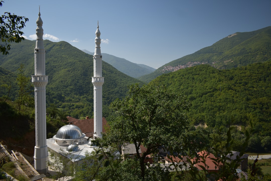 Entdecken Sie die Xhamia e Namazgjahut: ein kultureller Schatz in Montenegro - Ulcinj | Secret World Trip Planner