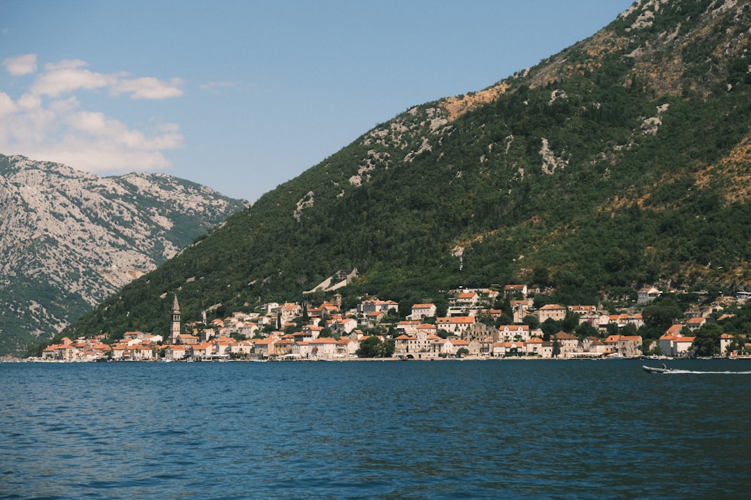 Scopri il Monastero di Dovolja: un gioiello del Montenegro - Kotlajići | Secret World Trip Planner
