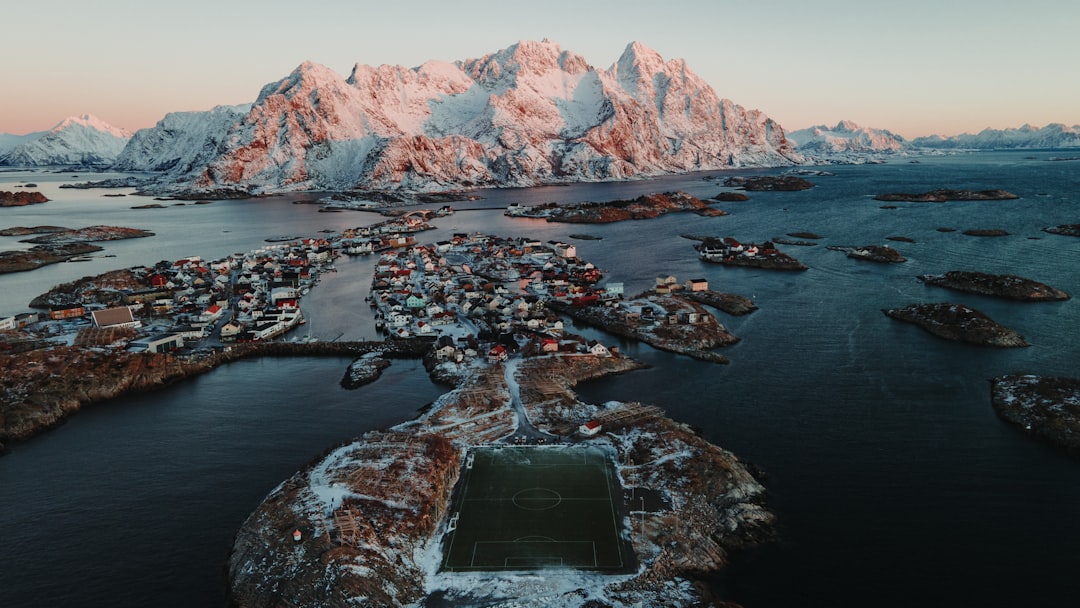 Henningsvær: Aurora and Wild Nature in Lofoten - Henningsvaer | Secret World Trip Planner