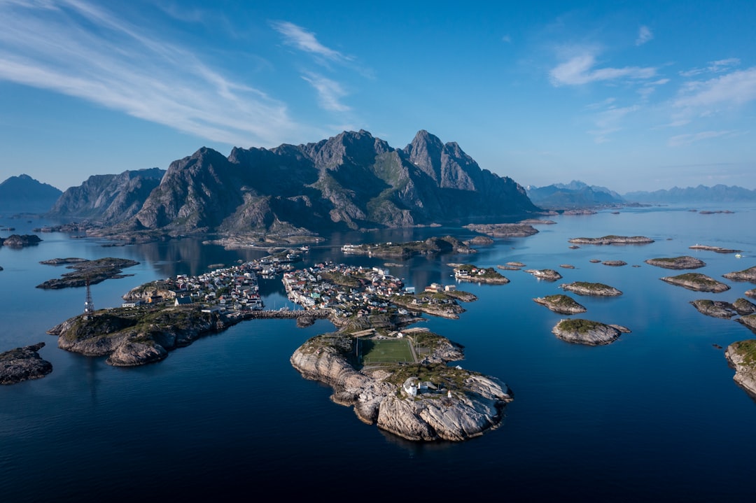 Henningsvær : aurores et nature sauvage aux Lofoten - Henningsvaer | Secret World Trip Planner