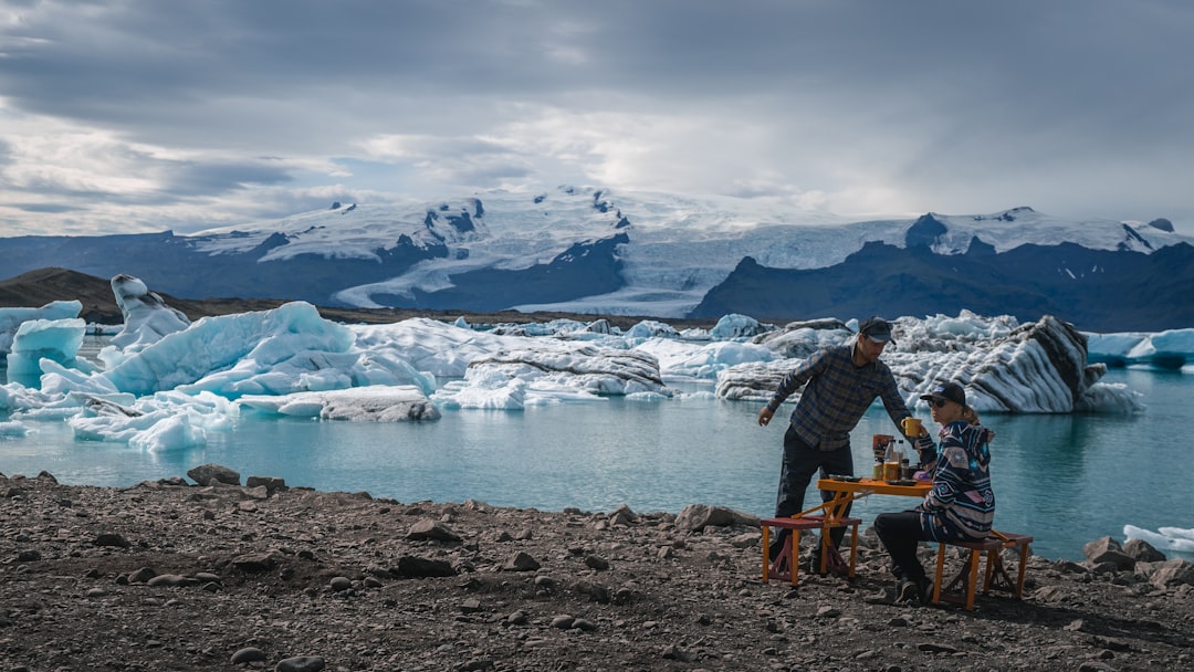 ヨクルスアウルロン：アイスランドの氷の中の氷山と動物 - Jökulsárlón | Secret World Trip Planner
