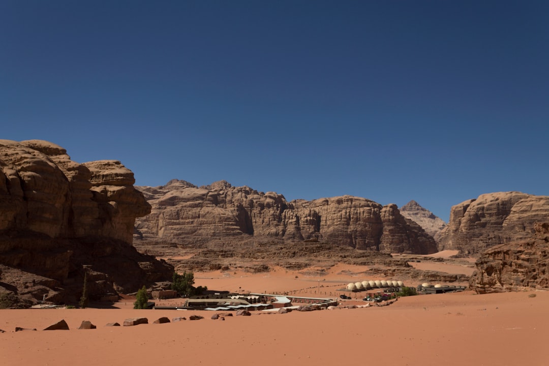 Cañón Khazali: inscripciones nabateas en Wadi Rum - GC9F+GP7 Area protetta Wadi Rum | Secret World Trip Planner