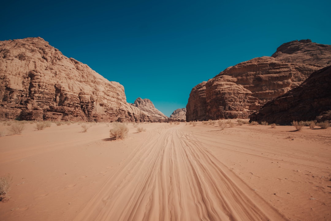 Cânion Khazali: inscrições nabateias no deserto de Wadi Rum - GC9F+GP7 Area protetta Wadi Rum | Secret World Trip Planner