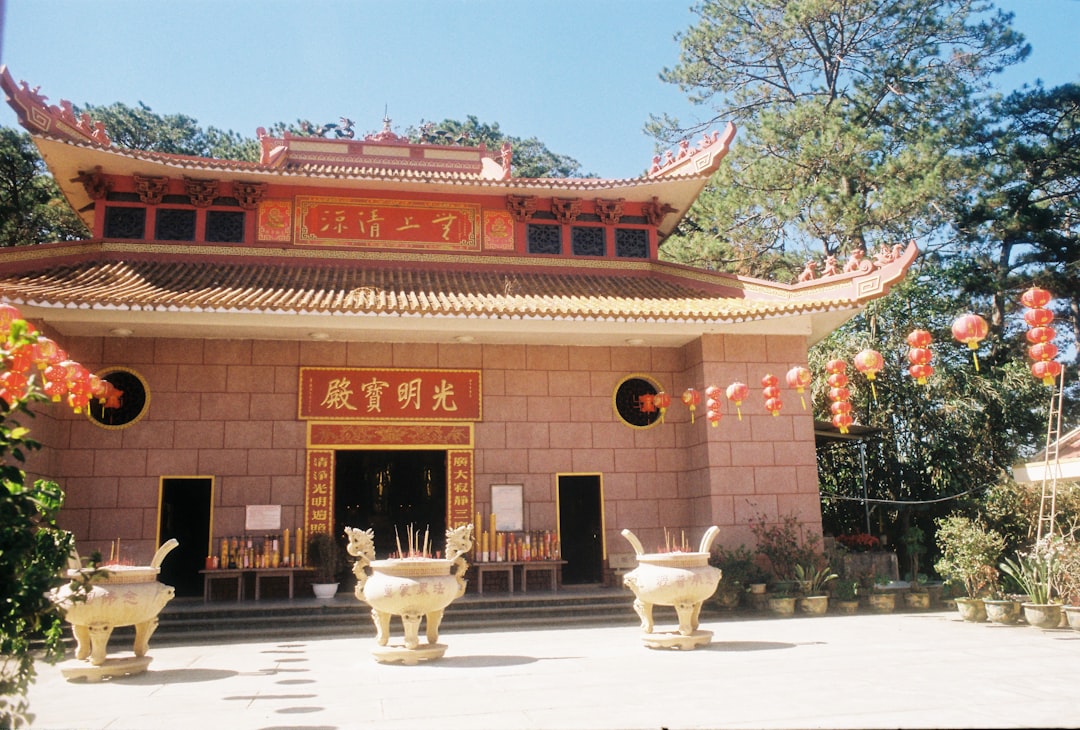 Thien Vuong Co Sat: Un Templo Budista por Descubrir en Vietnam — Xuan Huong - Da Lat