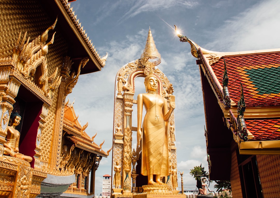 Descubra Wat Salut: uma joia cultural na Tailândia - Bang Phli District | Secret World Trip Planner