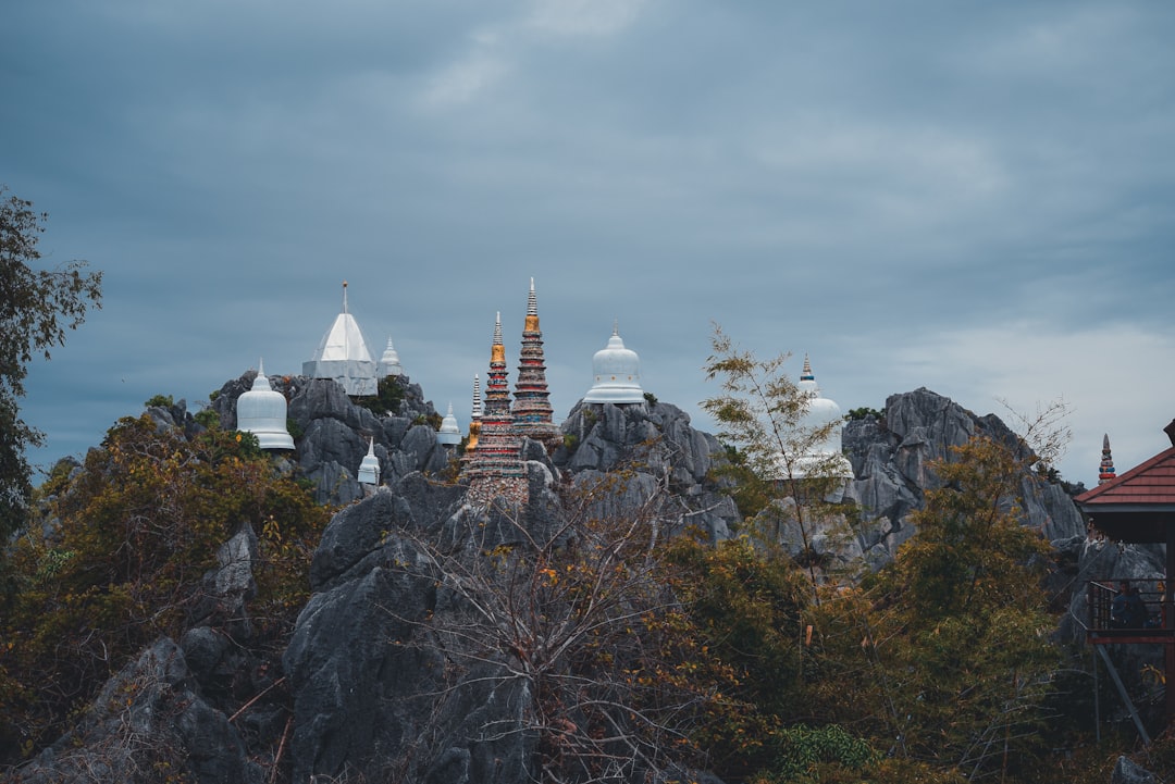Descubra Wat Phu Tok: um tesouro cultural na Tailândia - Si Wilai District | Secret World Trip Planner