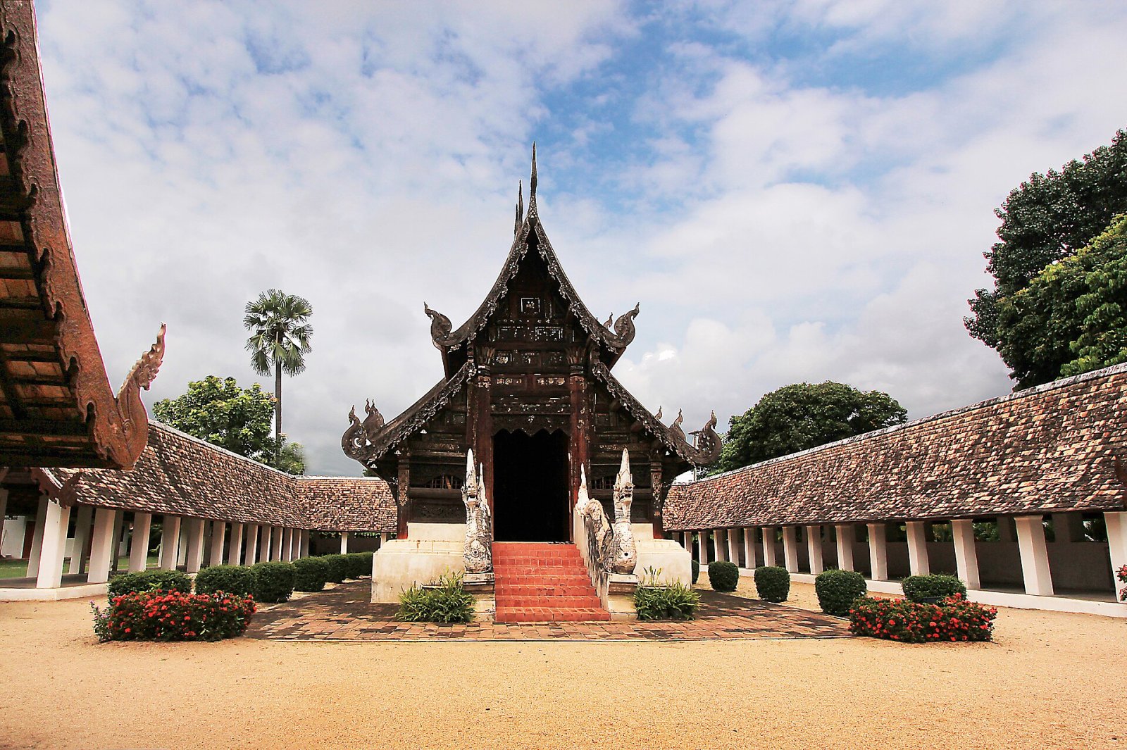 Scopri il fascino di Wat Ton Kwen, un gioiello della Thailandia - Hang Dong District | Secret World Trip Planner