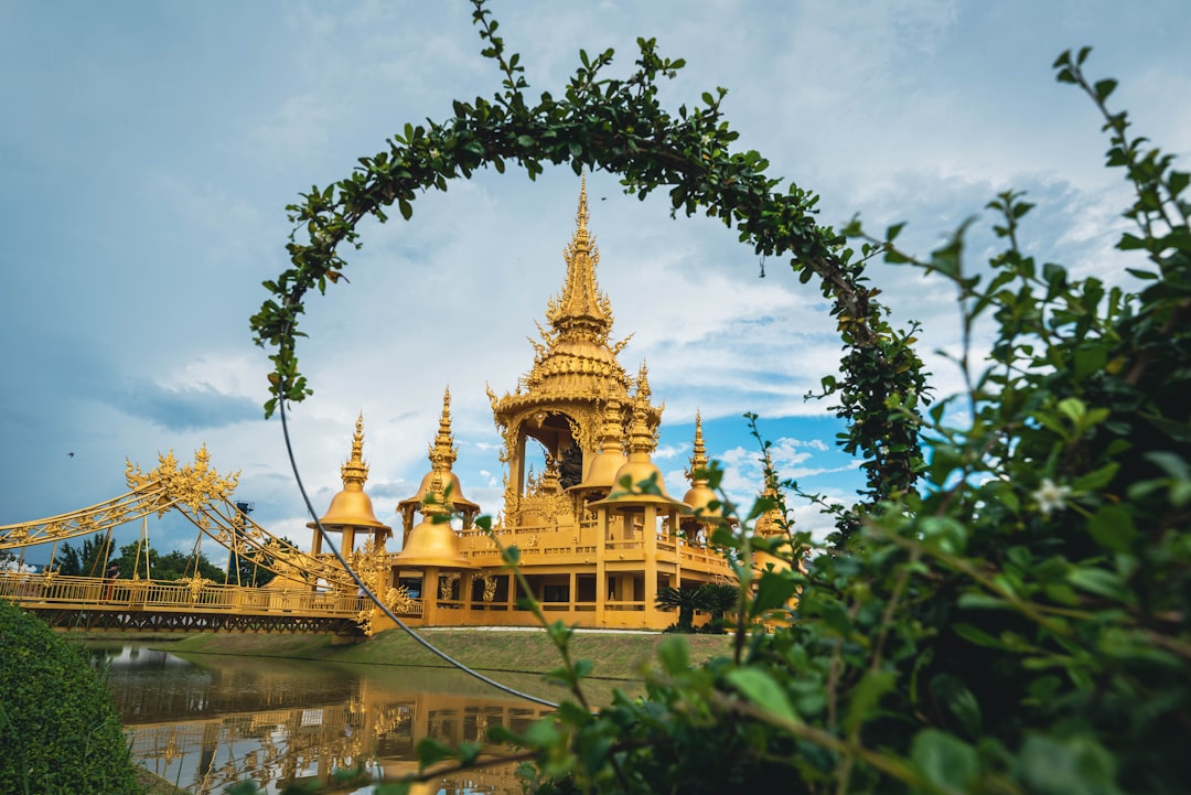 Descubra o Wat Wang Wiwekaram: um tesouro cultural da Tailândia - Sangkhla Buri District | Secret World Trip Planner