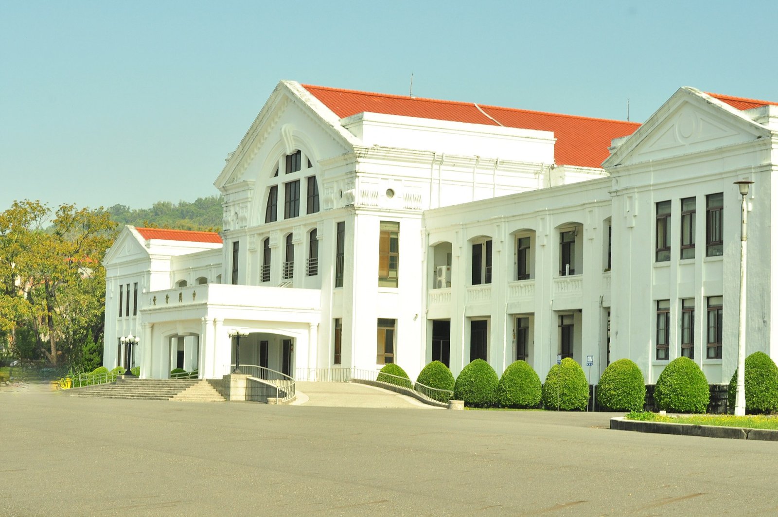 Découvrez Zhongxing Hall : Un joyau historique de Taïwan - Guangrong Village | Secret World Trip Planner