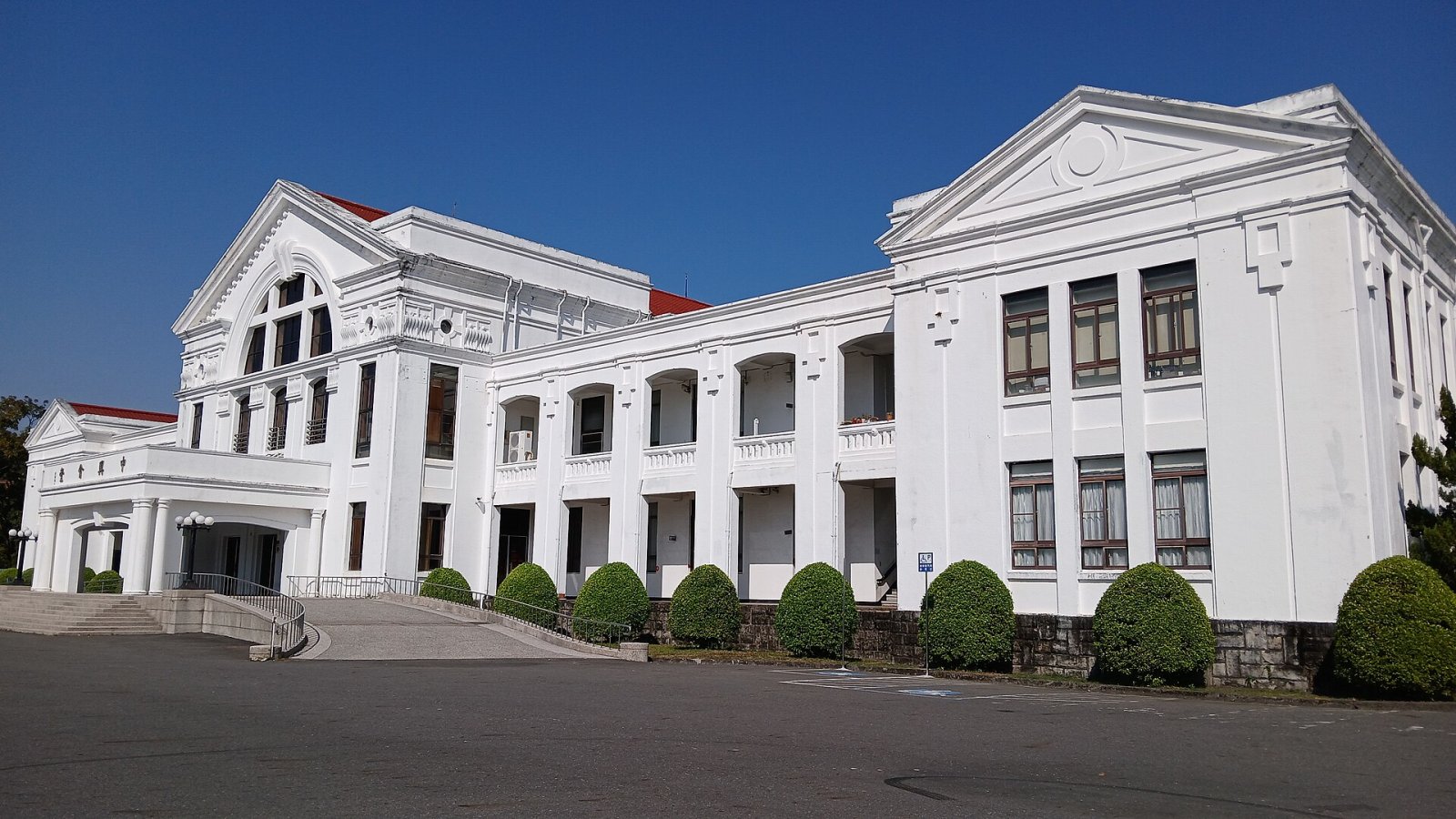 Откройте для себя Zhongxing Hall: историческая жемчужина Тайваня - Guangrong Village | Secret World Trip Planner